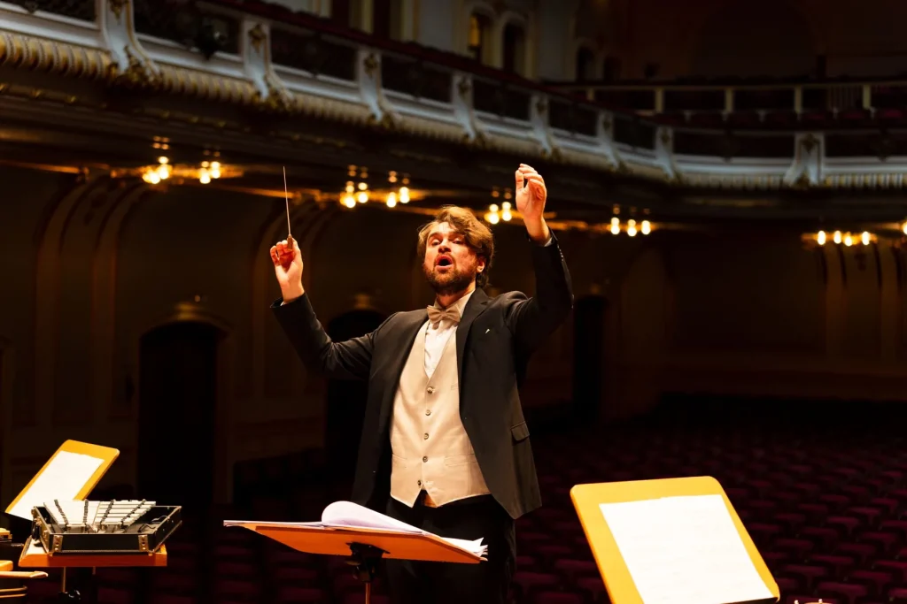 Discover How to Become an Orchestra Conductor Easily