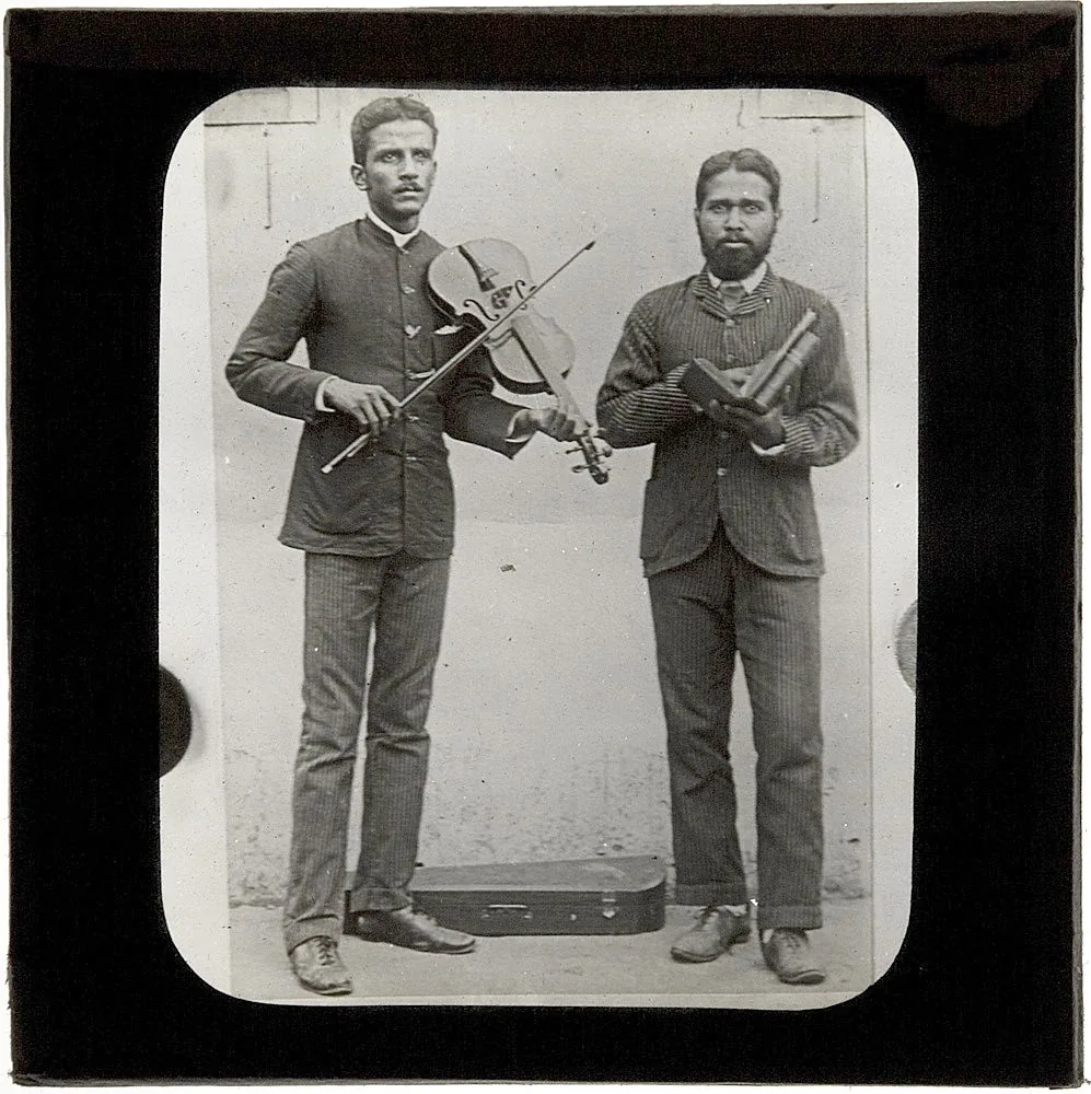 Duo ancien de musiciens traditionnels